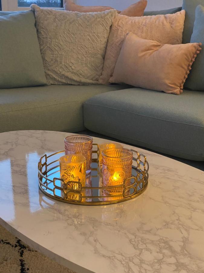 Lees Lookout Holt ,2 Bedroom Luxury Apartment With Private Parking Bagian luar foto