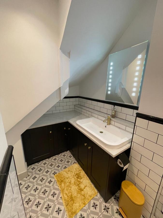 Lees Lookout Holt ,2 Bedroom Luxury Apartment With Private Parking Bagian luar foto