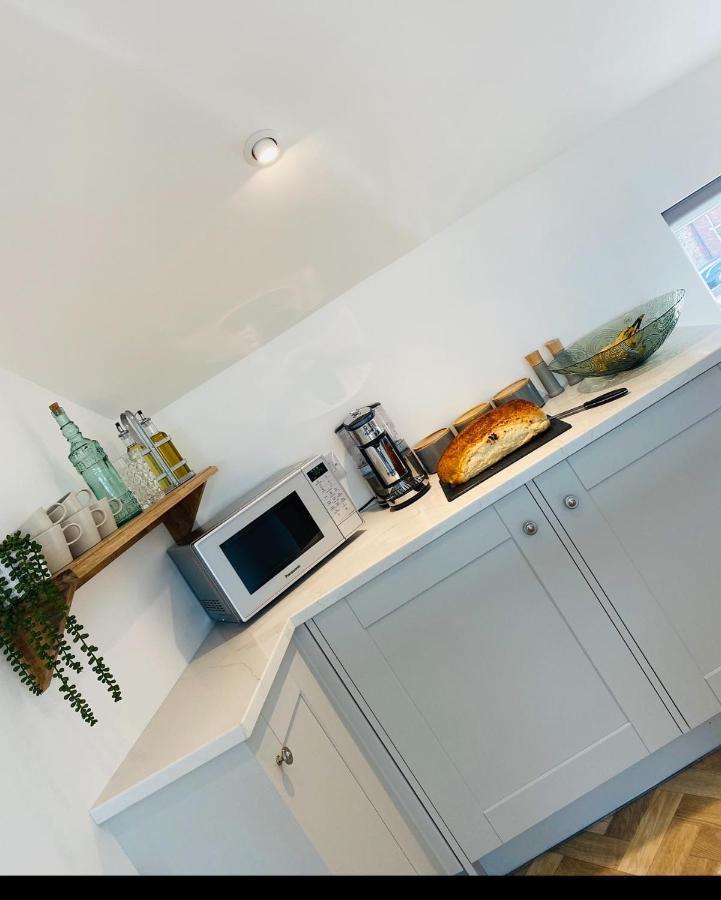 Lees Lookout Holt ,2 Bedroom Luxury Apartment With Private Parking Bagian luar foto