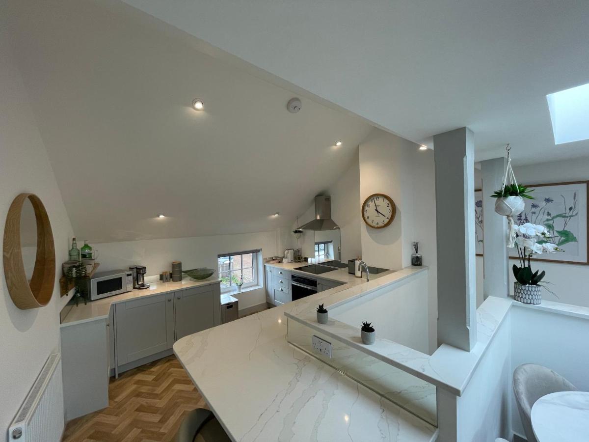 Lees Lookout Holt ,2 Bedroom Luxury Apartment With Private Parking Bagian luar foto