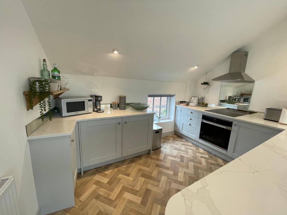 Lees Lookout Holt ,2 Bedroom Luxury Apartment With Private Parking Bagian luar foto