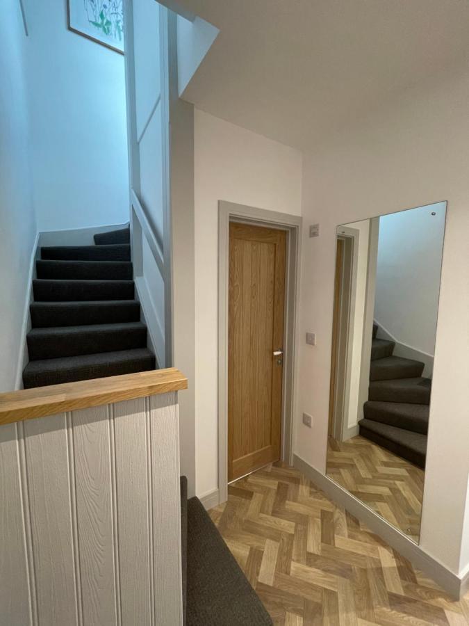 Lees Lookout Holt ,2 Bedroom Luxury Apartment With Private Parking Bagian luar foto